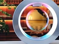 Cargar y reproducir el video en el visor de la galería, Globo terráqueo flotante LED Lámpara de levitación magnética Novedad 3 pulgadas Planeta Bola Para Niños Mapa del Mundo Inglés
